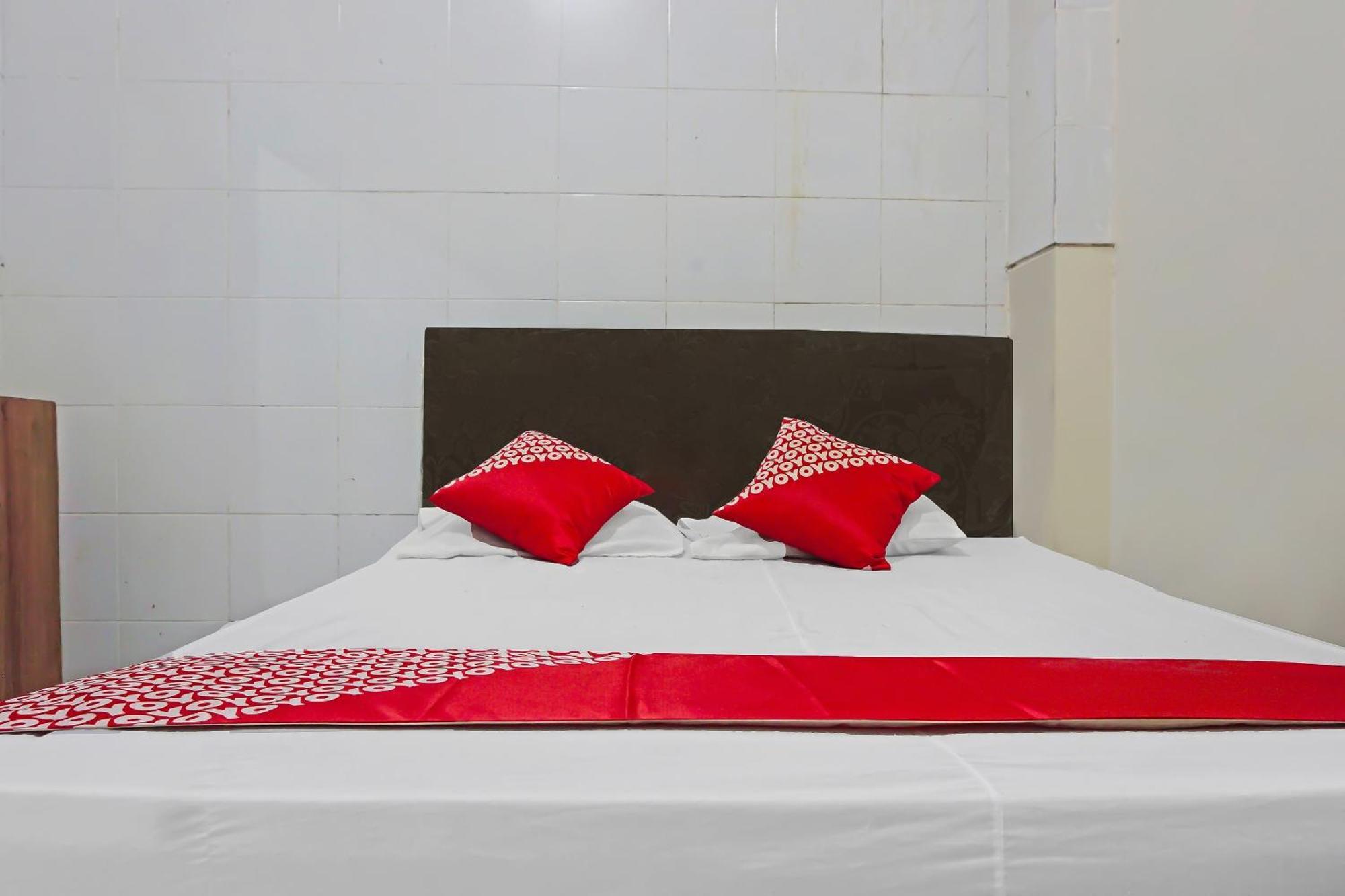Oyo 1935 Hotel Diamond Inn Makassar Eksteriør billede