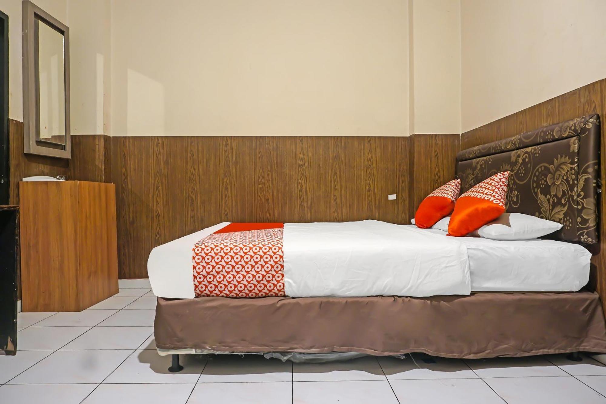 Oyo 1935 Hotel Diamond Inn Makassar Eksteriør billede