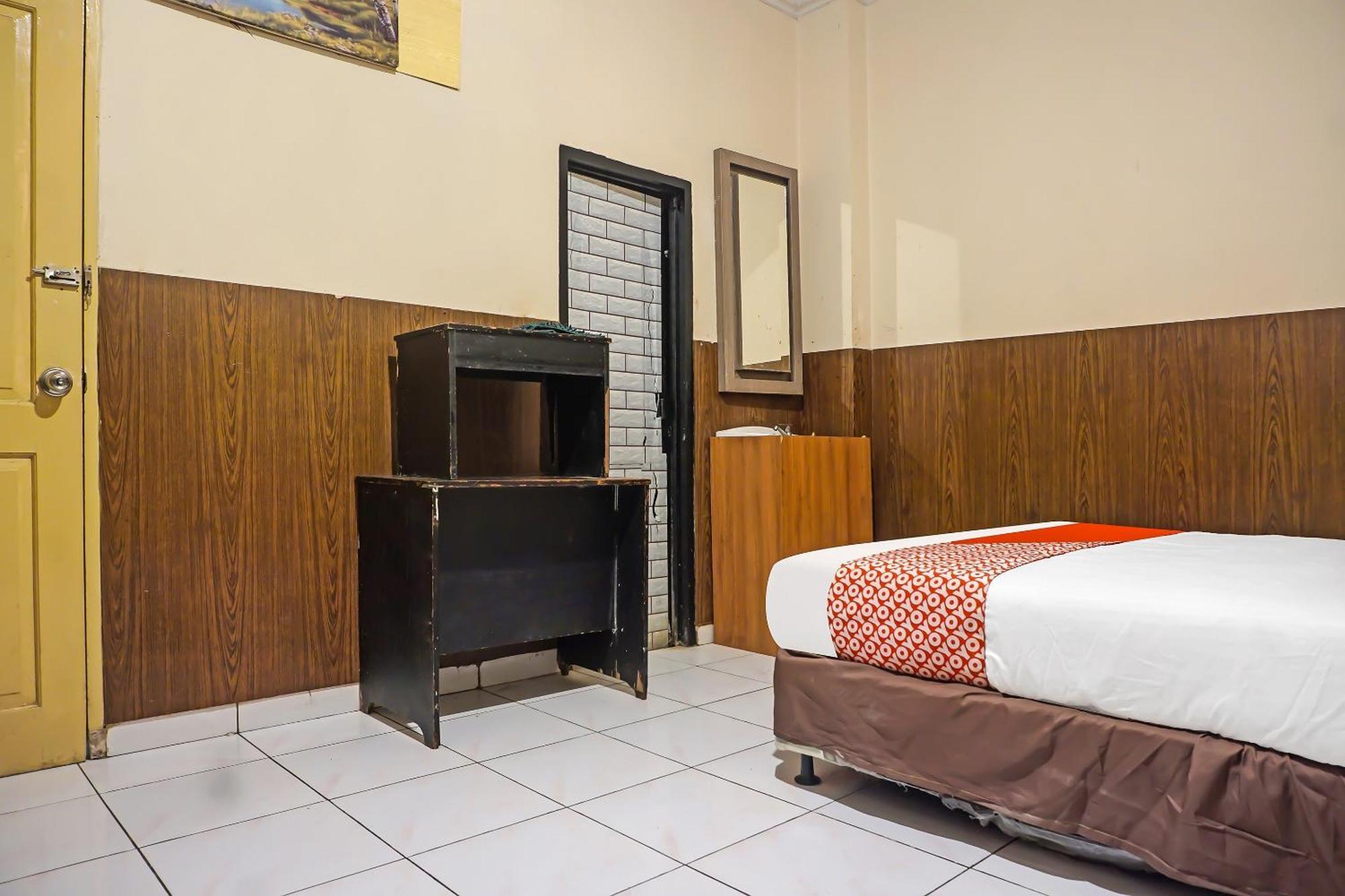 Oyo 1935 Hotel Diamond Inn Makassar Eksteriør billede
